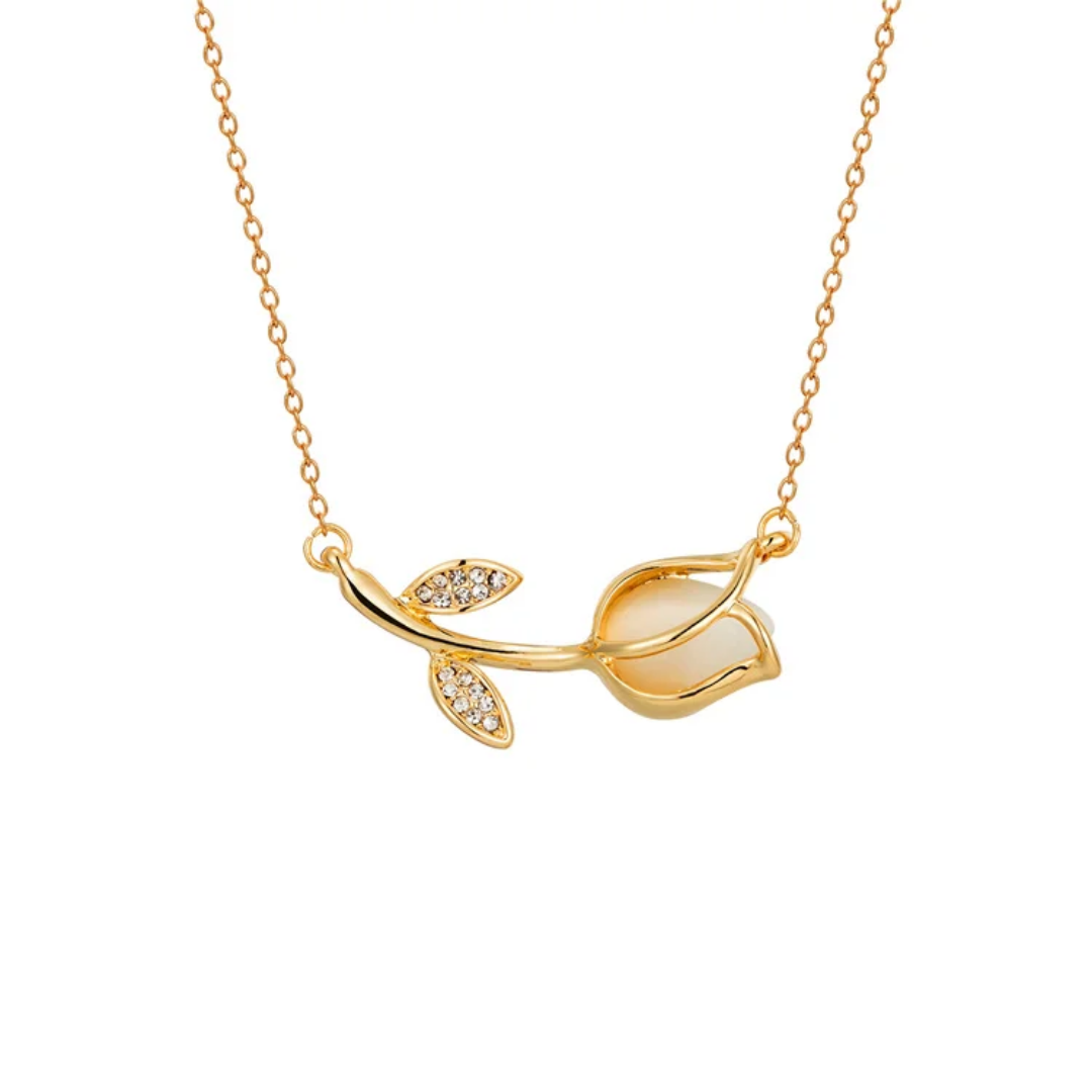 🌹 Elegant Rose Bud Pendant Necklace – 14K Gold Plated