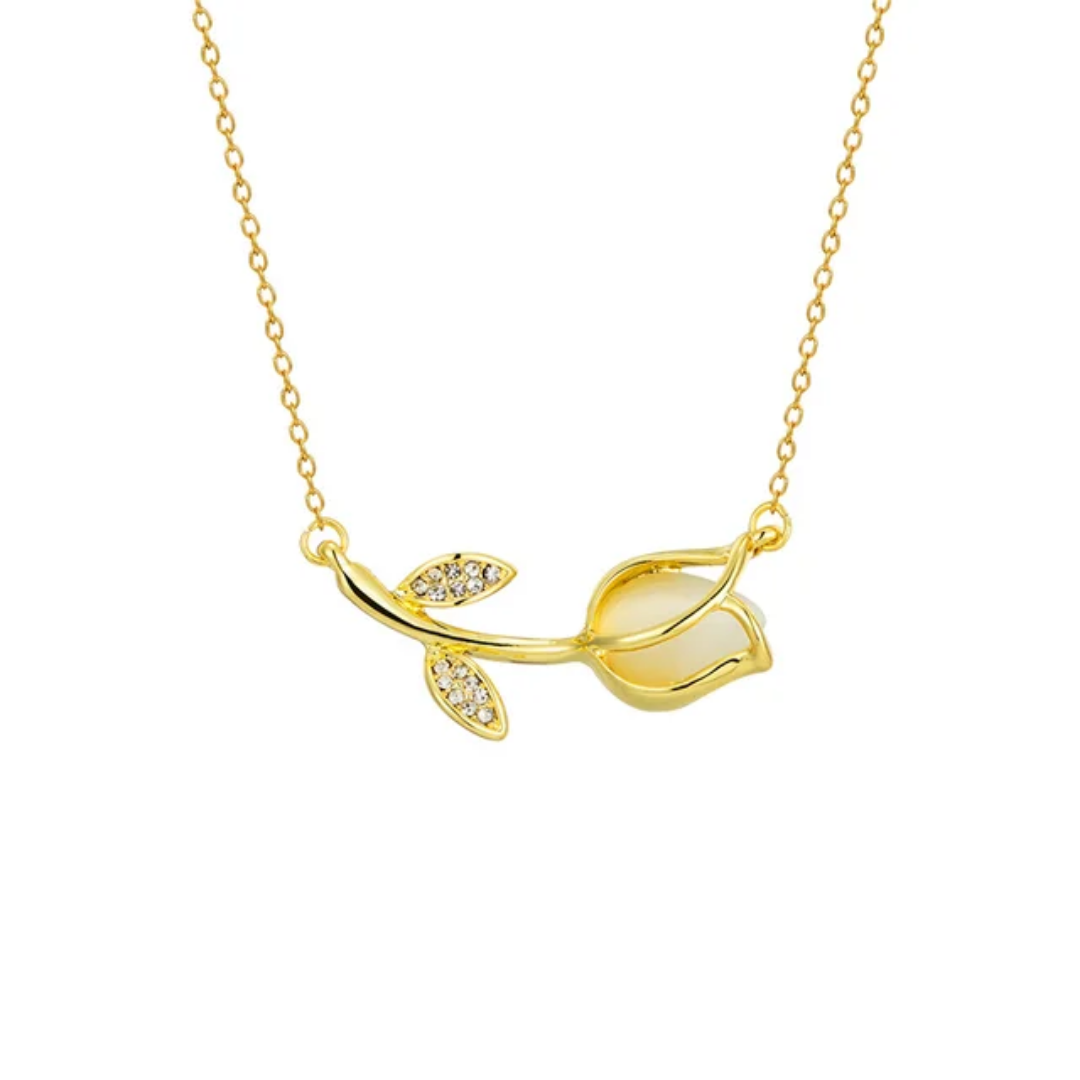 🌹 Elegant Rose Bud Pendant Necklace – 14K Gold Plated